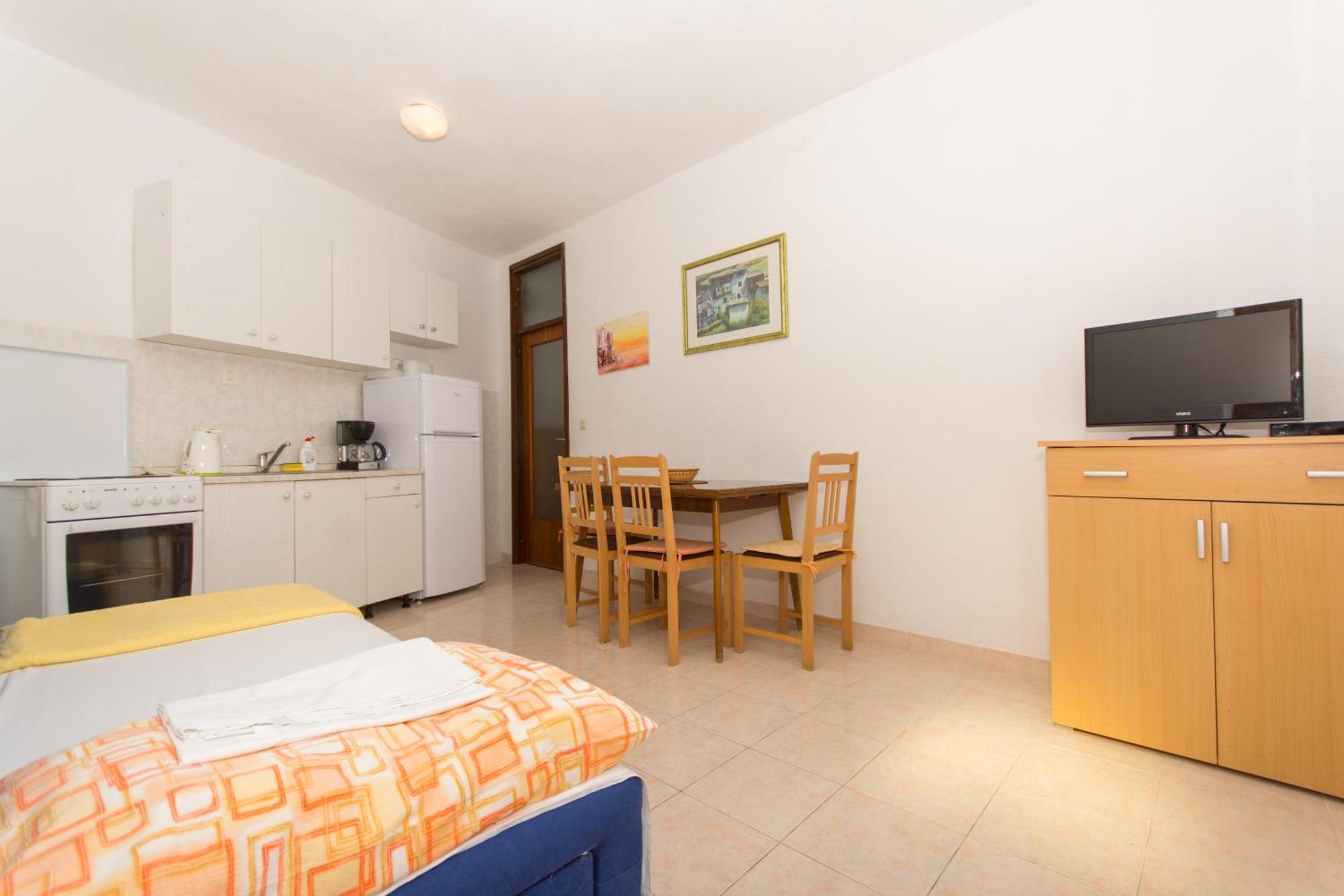 Apartments Marinana Ражань Екстер'єр фото